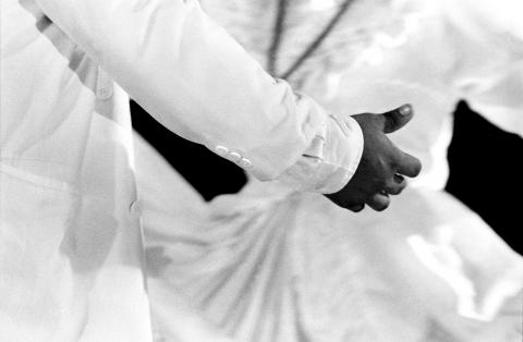 Te sube el ritmo por los pies…