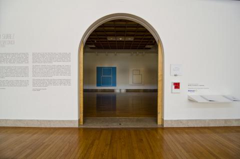 Entrada a la exhibición "Lugar específico"