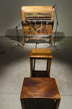 Vista general de la exhibición "Becas Lexus 2012"