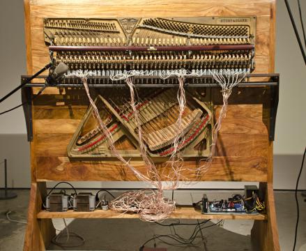 Vista general de la exhibición "Becas Lexus 2012"